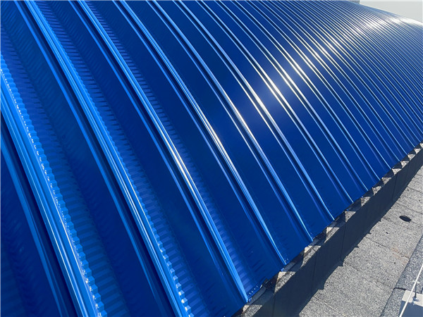 遼寧某糧庫機(jī)械罩棚拱形屋頂工程案例分享遼寧糧庫拱形屋頂施工現(xiàn)場(chǎng)3